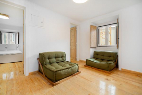Central Minimalist 2-Bed Digital Nomads & Remote Workers